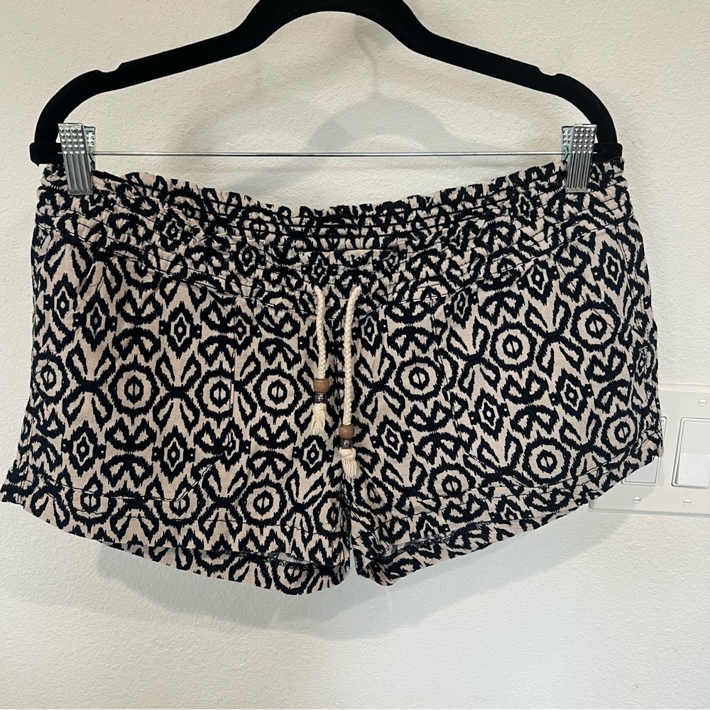 KISS & CRY • shorts